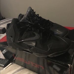 Lebron 11 Blackout